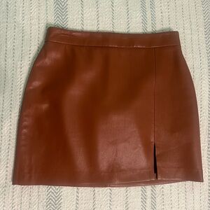 ARITZIA Wilfred Patio Mini Skirt
*perfect condition*